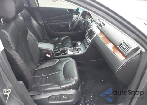 2008 Volkswagen Passat Lux z USA, uszkodzony, nr VIN WVWEK73C28P044423